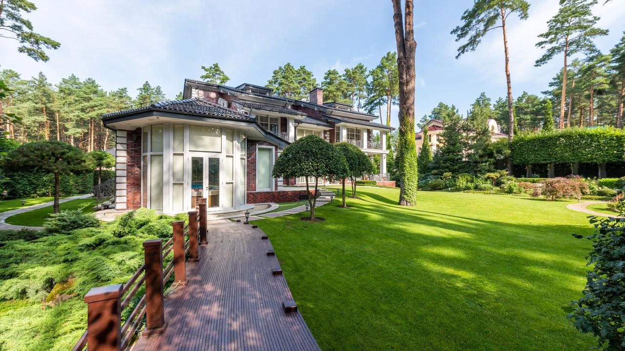 The House Was $189,000 Because Page Six Says So